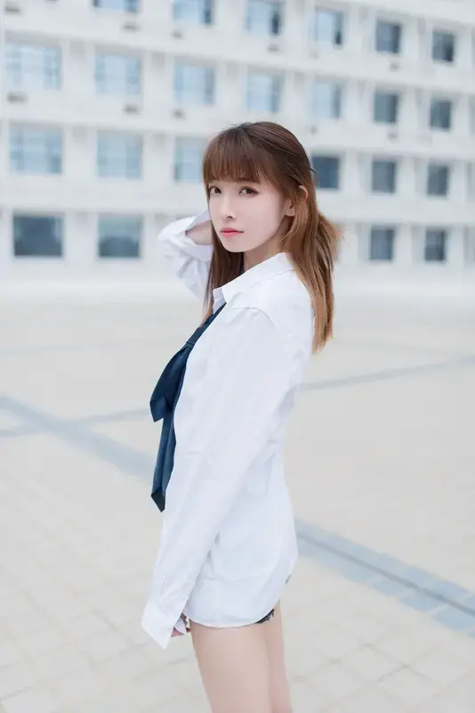 祖木子 NO.005 裸脚白衬衫 · 足控福利 1